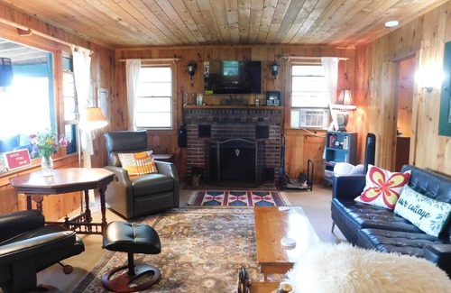 Denmark Cottage | Adorable Maine cottage with sandy entry waterfront into Moose Pond
