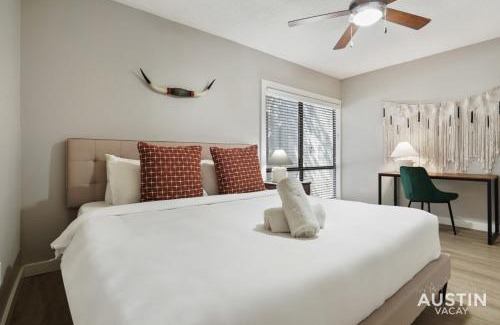 Brentwood Appartement | Adorable N Lamar Living, Pool and Comfort for All