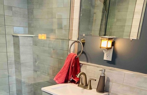 Glasser Maison | Adorable quiet & cozy lakefront studio on dead end