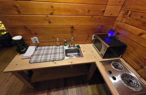 Waterloo Cabine | Adorable rustic cabin with glamping charm in Waterloo!