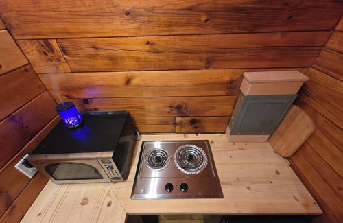 Waterloo Cabine | Adorable rustic cabin with glamping charm in Waterloo!