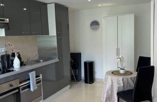 L'Ariane Appartement | Adorable studio (3 couchages) avec parking et espace extérieur