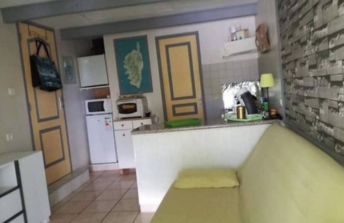 Ventiseri Appartement | ADORABLE STUDIO,TERRASSE,JARDIN, BARBECUE,SALON DE JARDIN,(piscine)