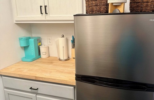 Lewistown Appartement | Adorable studio unit with full kitchen