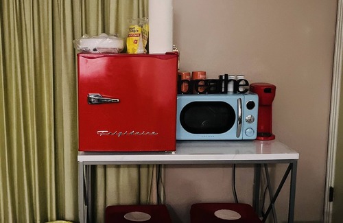 Waycross Appartement | Adorable Studio with electrical fireplace