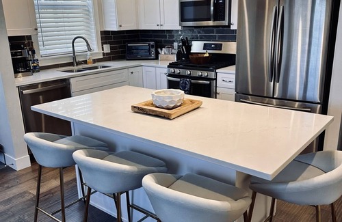 Sandy Maison | Adorable townhouse in Sandy! Close to shopping, skiing and fine dining!