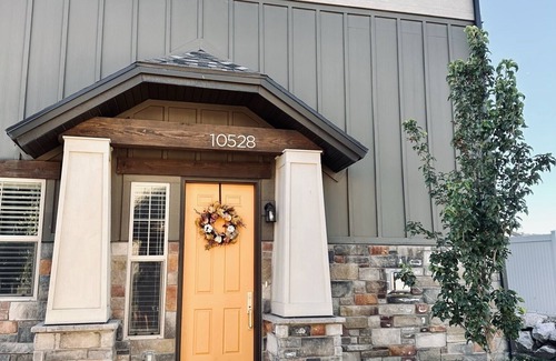 Sandy Maison | Adorable townhouse in Sandy! Close to shopping, skiing and fine dining!