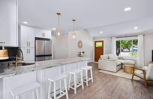 Beach Haven West Maison | Adorable waterfront home in Beach Haven West w/stock tank pool & dock!