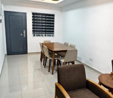 Pulai Maison | Adra Homestay UTM Taman Sri Pulai