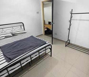 Pulai Maison | Adra Homestay UTM Taman Sri Pulai