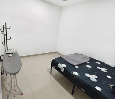 Pulai Maison | Adra Homestay UTM Taman Sri Pulai