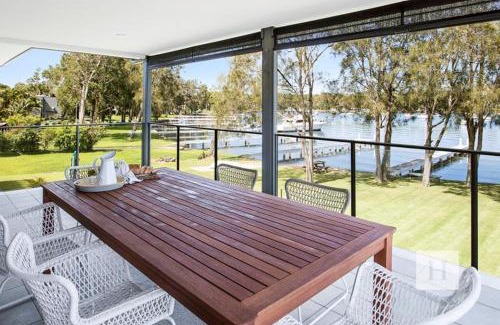 Summerland Point Maison | Adrift