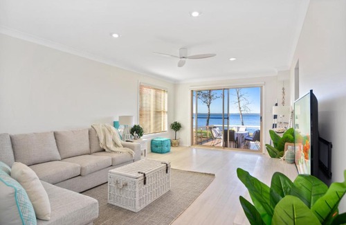 St. Georges Basin Maison | Adrift Retreat - St Georges Basin Waterfront Home