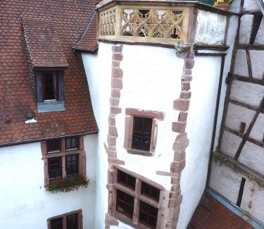 Riquewihr Lit Et Petit-Déjeuner | ADRIHOF à Riquewihr, Cour de l'Abbaye d'Autrey