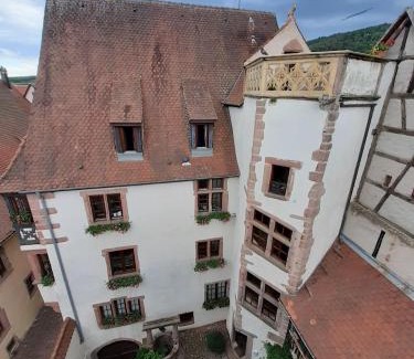 Riquewihr Lit Et Petit-Déjeuner | ADRIHOF à Riquewihr, Cour de l'Abbaye d'Autrey