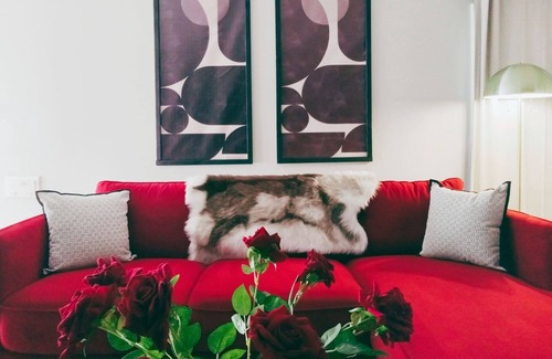 South Holland Maison | Romantic Getaway - Adult Playhouse with Love Dungeon