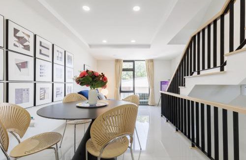 Sa Kaeo Appartement | Advanced townhouses can accommodate 14 people, with high-speed Wi Fi and parking on Netflix