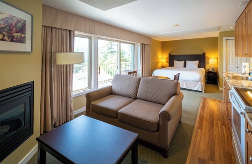 Rosario Hôtel | Adventure Awaits—Secluded Orcas Island Stay | Hillside 1910