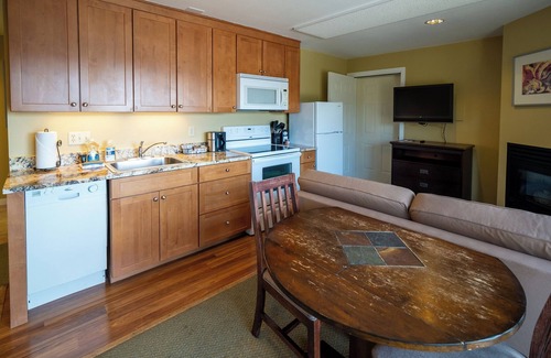 Rosario Hôtel | Adventure Awaits—Secluded Orcas Island Stay | Hillside 1910