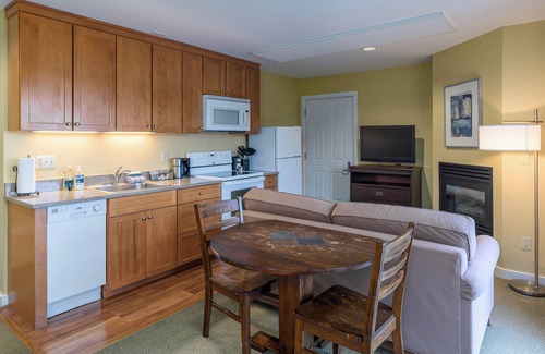 Rosario Hôtel | Adventure Awaits—Secluded Orcas Island Stay | Hillside 1940