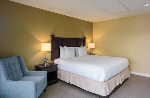 Rosario Hôtel | Adventure Awaits—Secluded Orcas Island Stay | Hillside 1942
