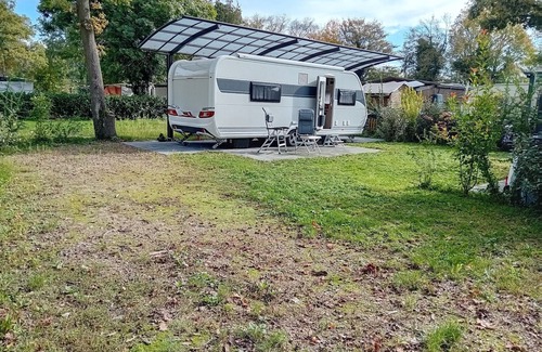 Neuenburg am Rhein Location De VR | Adventure world for young and old in a caravan (20m2) on a pitch with PP (150m2).