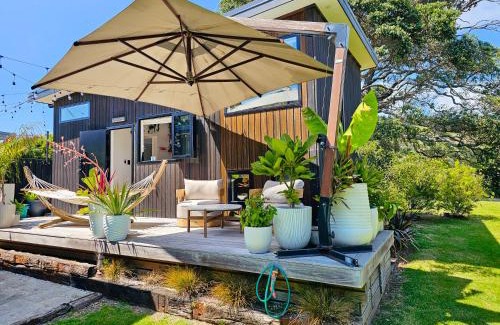 Hot Water Beach Autre | Adventurer's Chest - Pohutukawa