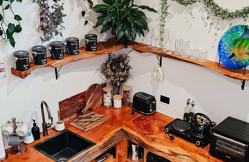Hot Water Beach Maison | Adventurers Chest - Pohutukawa Equipment Included