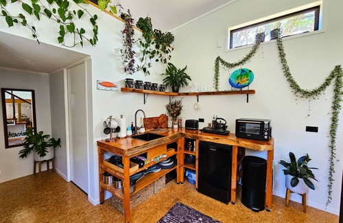 Hot Water Beach Maison | Adventurers Chest - Pohutukawa Equipment Included