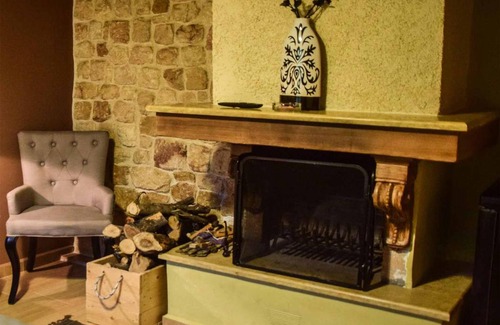 Synikia Mesi Trikalon Maison | Aetoma Suites
