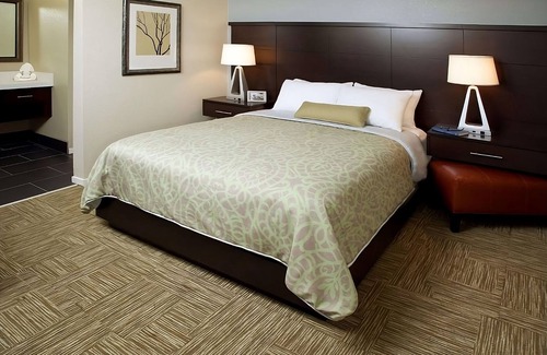 Sunnyvale Station Balnéaire | Affordability Meets Comfort! TWO Spacious 2B Suites, Onsite Swimming Pool!