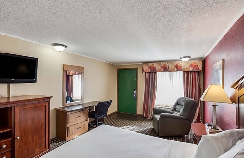 Summit Station Balnéaire | Affordability Meets Comfort in the Knights Inn Ashland! Pool, Pet-Friendly!