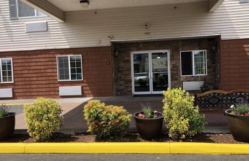 Kelso Maison | Affordability Meets Comfort in GuestHouse Kelso Longview! 3 Comfortable Units