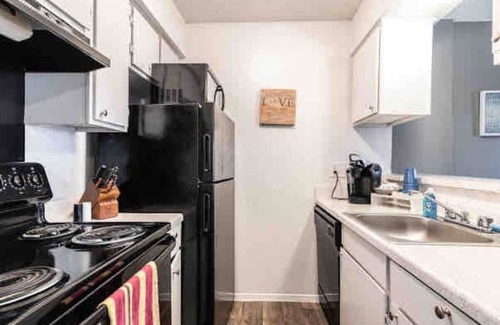Park Central Appartement | AFFORDABLE APARTMENT WITH BALCONY!