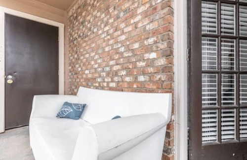 Park Central Appartement | AFFORDABLE APARTMENT WITH BALCONY!