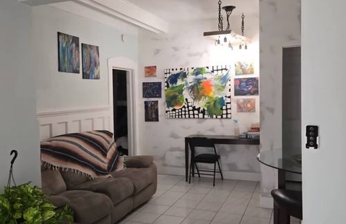 Coral Way Lit Et Petit-Déjeuner | Affordable, Clean and Supported -24/7 Staff onsite