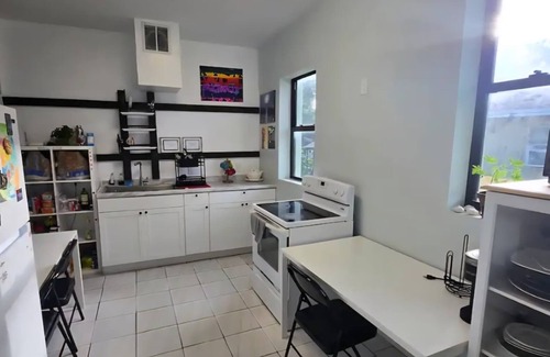 Coral Way Lit Et Petit-Déjeuner | Affordable, Clean and Supported -24/7 Staff onsite
