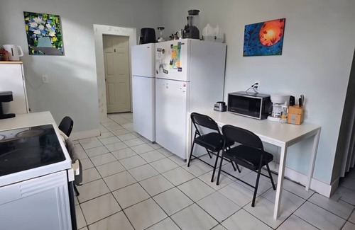 Coral Way Lit Et Petit-Déjeuner | Affordable, Clean and Supported -24/7 Staff onsite