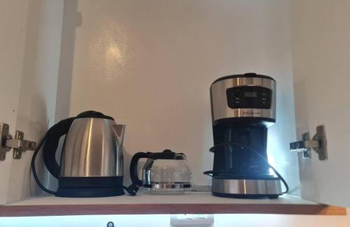 Pio del Pilar Appartement | Affordable Condo in Makati w/Wi-Fi, Netflix, Pool