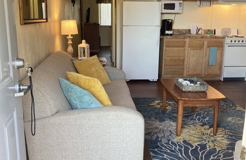 Hollins Hôtel | Affordable Corporate Suites - Florist Road