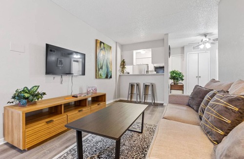 Park Central Appartement | AFFORDABLE & COZY ONE BEDROOM APARTMENT!