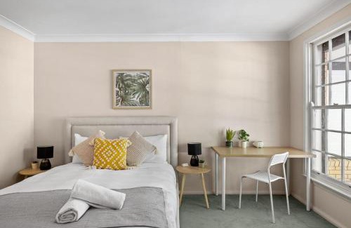Pymble Maison | Affordable No-Frills Queen Room in Pymble - Shared Bathroom