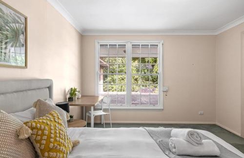 Pymble Maison | Affordable No-Frills Queen Room in Pymble - Shared Bathroom