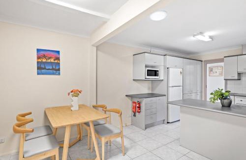 Pymble Maison | Affordable No-Frills Queen Room in Pymble - Shared Bathroom