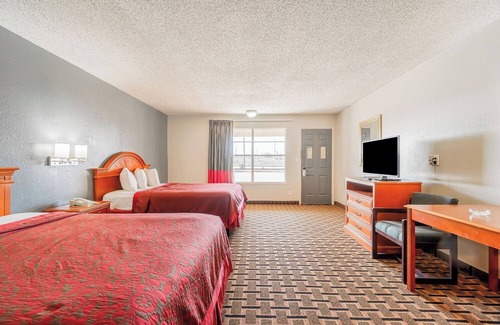 Vernon Hôtel | Affordable Retreat Near Orbison Park – Pet-Friendly and Easy Parking