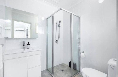 St. Lucia Maison | Affordable Studio – Steps from UQ/ Shops/ Transit