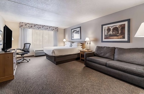 Palm Valley Hôtel | Affordable Units Near Attractions! Pool, Parking, Breakfast, Free Wifi
