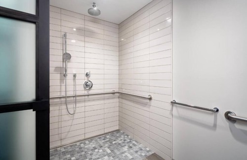 Parkway Museum District Hôtel | Affordable Urban Suite with Stunning City Views | 2 Suites | Rooftop Pool
