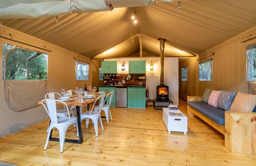 Drakenstein Location De VR | AfriCamps at Doolhof- Glamping