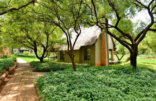 Magaliesberg Cabine | African Hills Safari Lodge & Spa